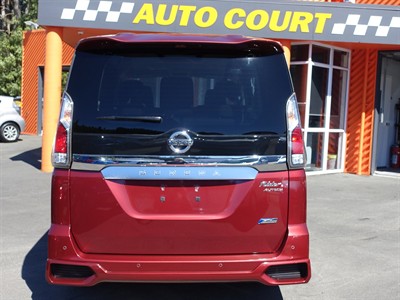2017 Nissan Serena - Thumbnail