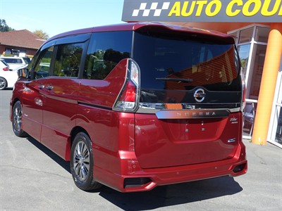 2017 Nissan Serena - Thumbnail