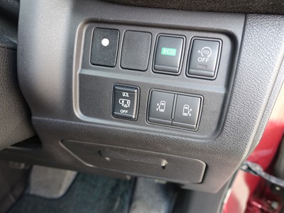 2017 Nissan Serena - Thumbnail