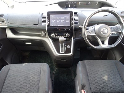 2017 Nissan Serena - Thumbnail