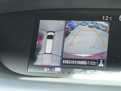 2017 Nissan Serena - Thumbnail
