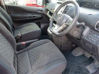 2017 Nissan Serena - Thumbnail