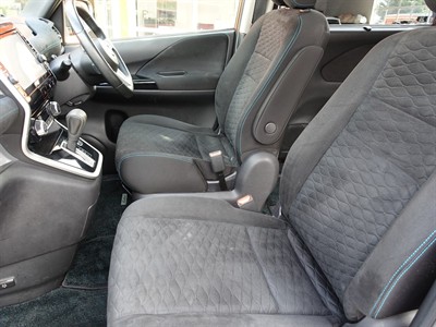 2017 Nissan Serena - Thumbnail
