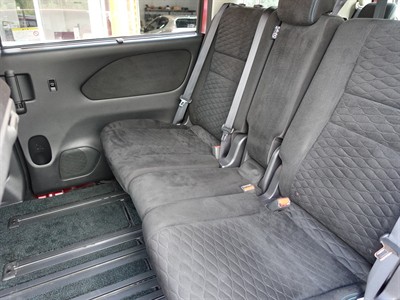 2017 Nissan Serena - Thumbnail