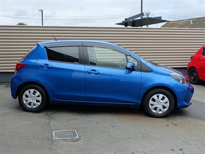 2016 Toyota Vitz - Thumbnail