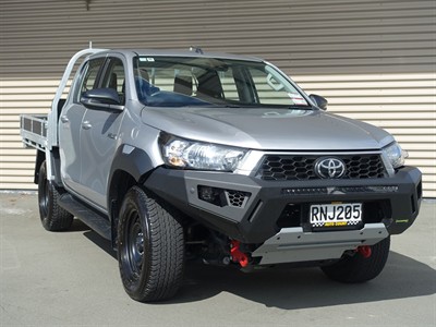 2025 Toyota Hilux - Thumbnail