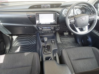 2025 Toyota Hilux - Thumbnail