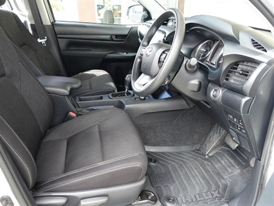 2025 Toyota Hilux - Thumbnail