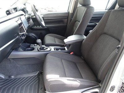 2025 Toyota Hilux - Thumbnail