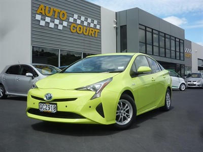 2015 Toyota Prius - Thumbnail