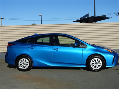 2019 Toyota Prius - Thumbnail