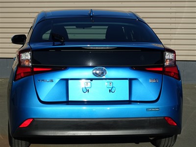 2019 Toyota Prius - Thumbnail
