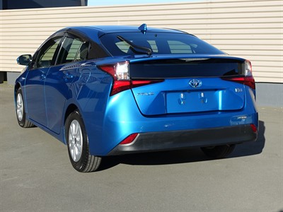 2019 Toyota Prius - Thumbnail