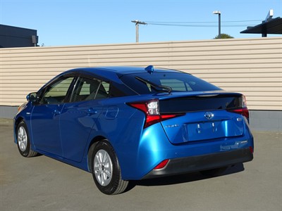 2019 Toyota Prius - Thumbnail