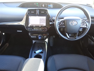 2019 Toyota Prius - Thumbnail