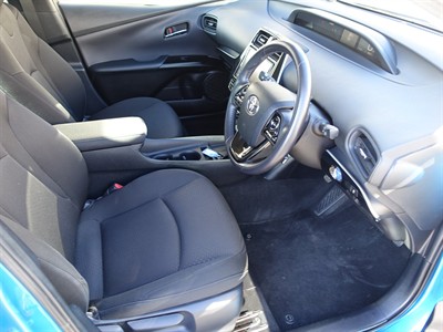 2019 Toyota Prius - Thumbnail