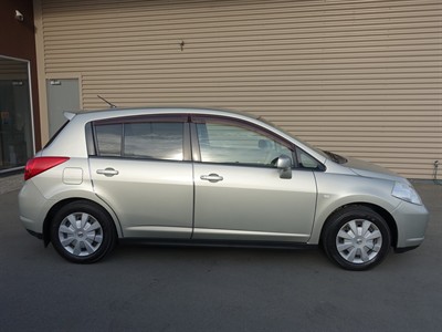 2004 Nissan Tiida - Thumbnail