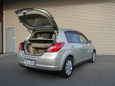 2004 Nissan Tiida - Thumbnail