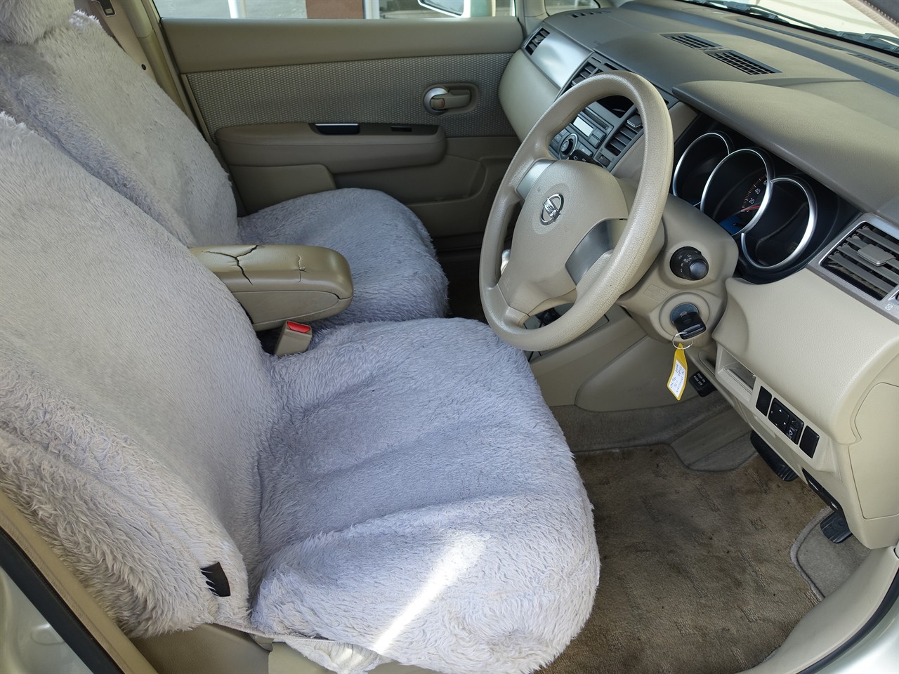 2004 Nissan Tiida