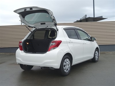 2015 Toyota Vitz - Thumbnail