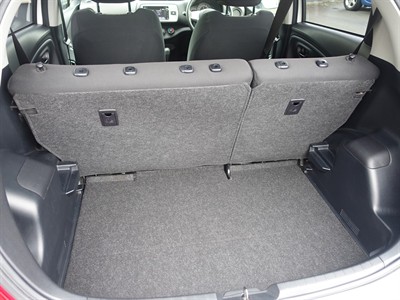 2015 Toyota Vitz - Thumbnail