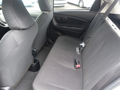 2015 Toyota Vitz - Thumbnail