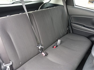 2015 Toyota Vitz - Thumbnail