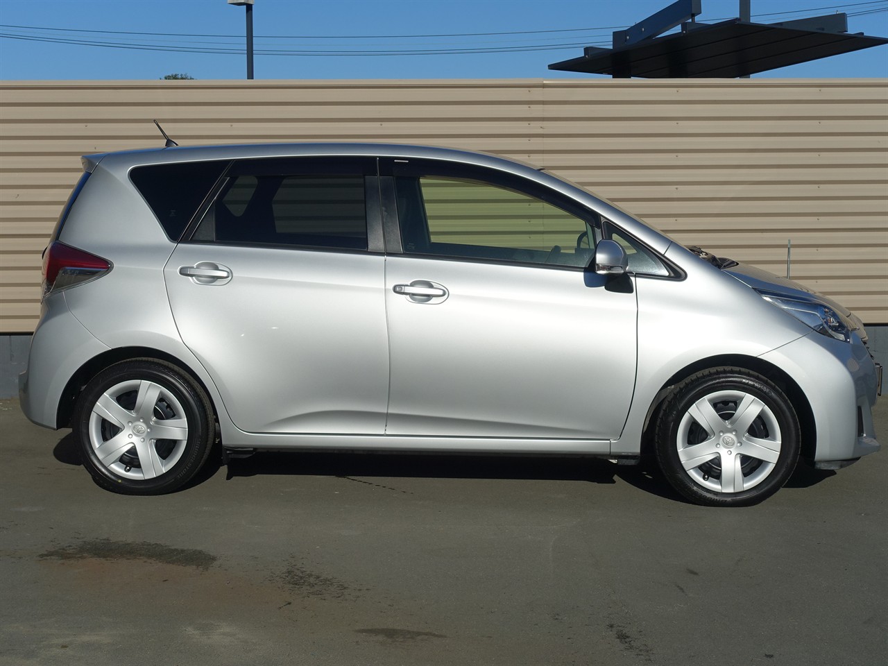 2016 Toyota Ractis