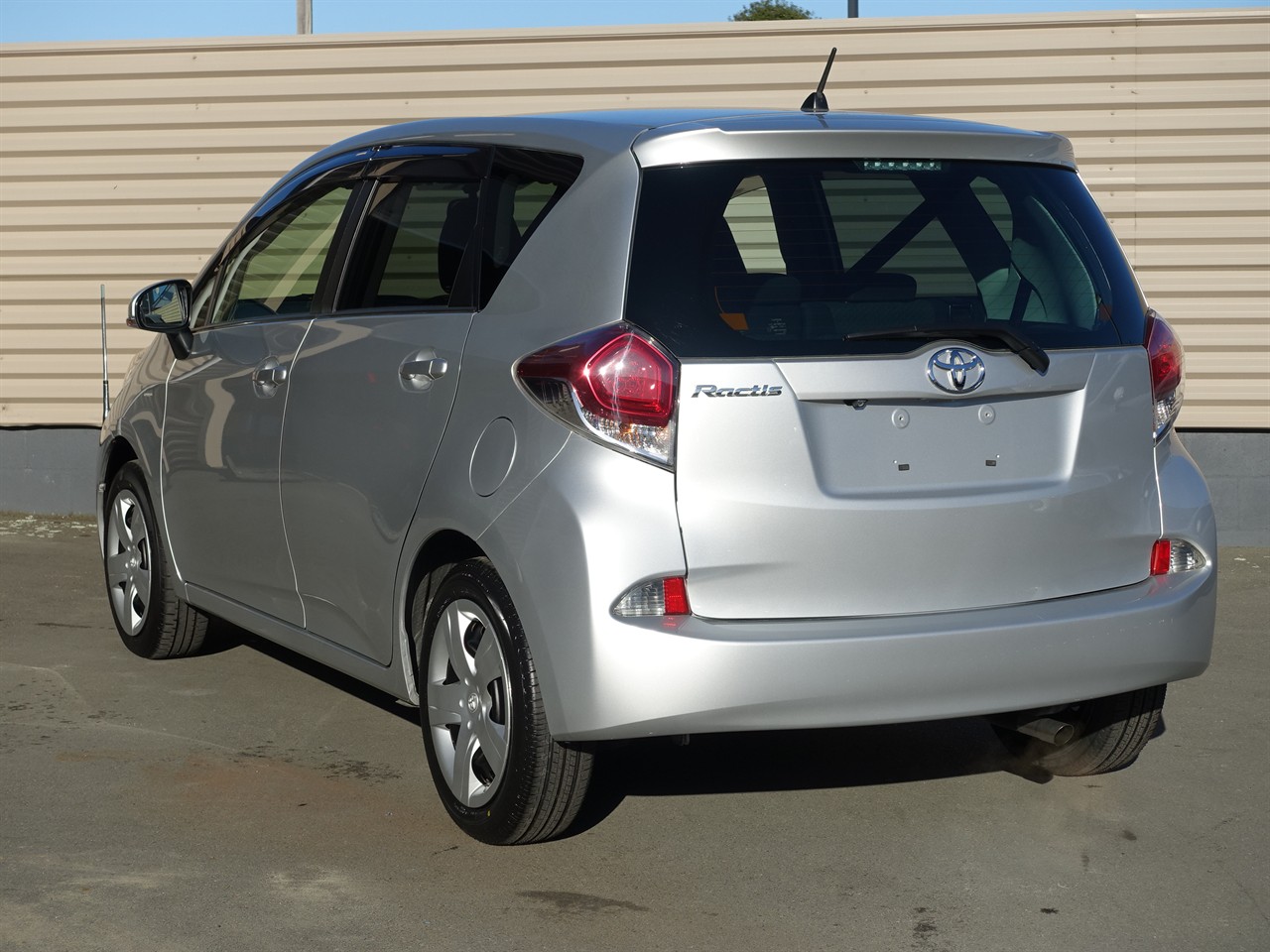 2016 Toyota Ractis