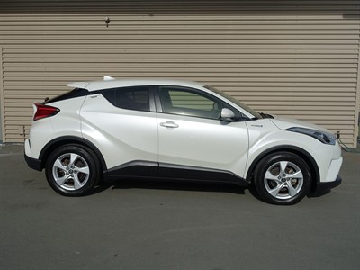 2017 Toyota C-HR - Thumbnail