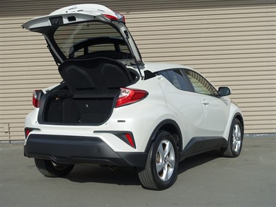 2017 Toyota C-HR - Thumbnail