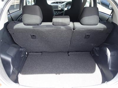 2016 Toyota Vitz - Thumbnail