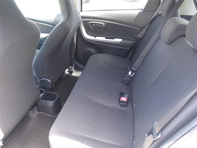 2016 Toyota Vitz - Thumbnail