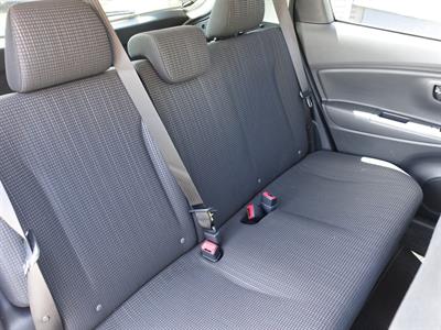 2016 Toyota Vitz - Thumbnail