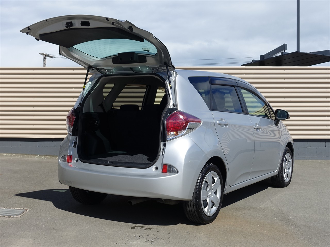 2015 Toyota Ractis