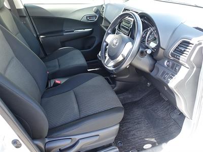 2015 Toyota Ractis - Thumbnail