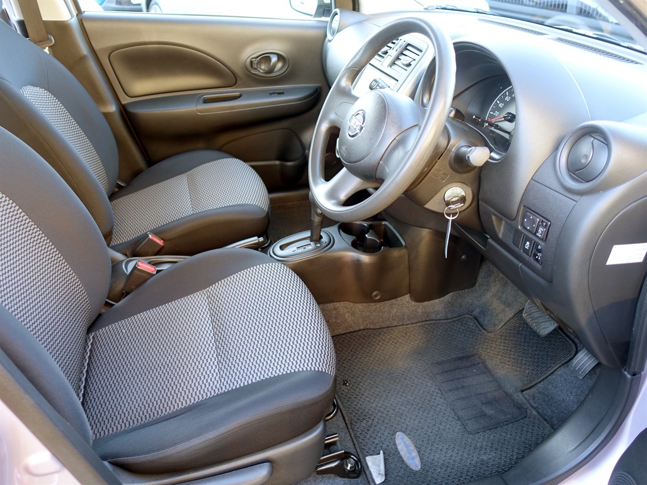 2017 Nissan March