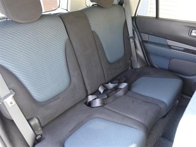 2006 Nissan Wingroad - Thumbnail