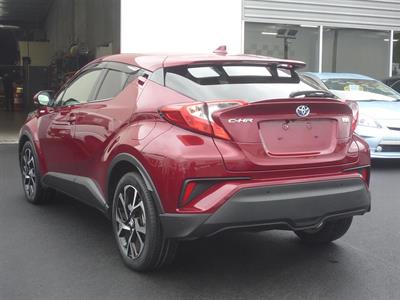 2017 Toyota C-HR - Thumbnail