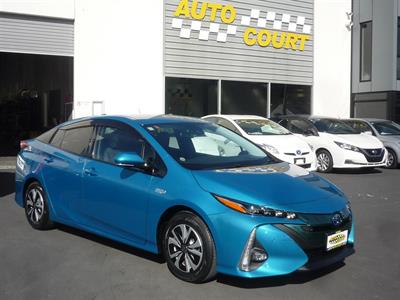 2017 Toyota Prius PHV - Thumbnail