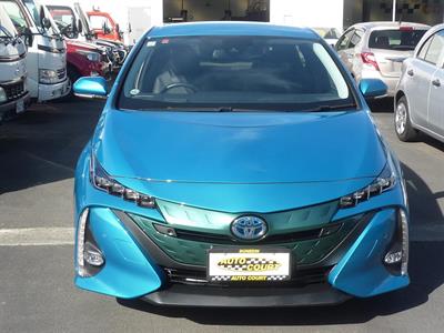 2017 Toyota Prius PHV - Thumbnail