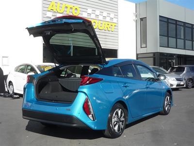 2017 Toyota Prius PHV - Thumbnail