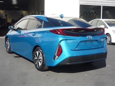 2017 Toyota Prius PHV - Thumbnail