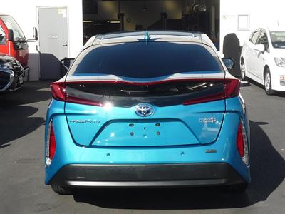 2017 Toyota Prius PHV - Thumbnail