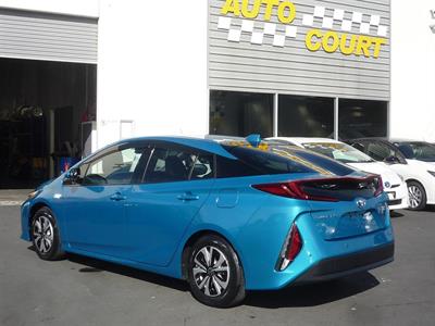 2017 Toyota Prius PHV - Thumbnail