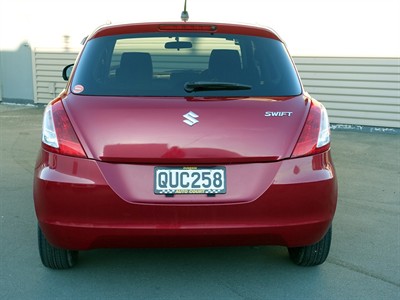 2013 Suzuki Swift - Thumbnail
