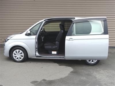 2016 Toyota Spade - Thumbnail