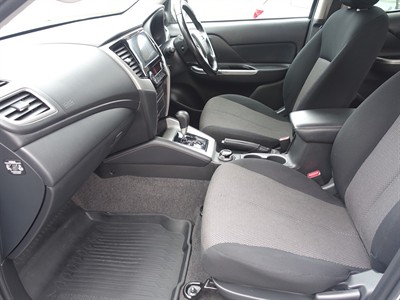 2022 Mitsubishi Triton - Thumbnail