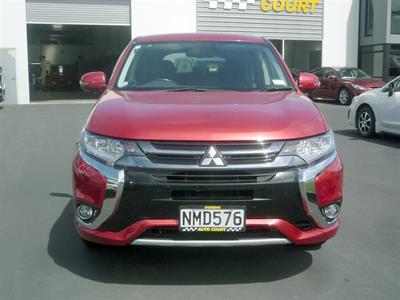 2015 Mitsubishi Outlander PHEV - Thumbnail