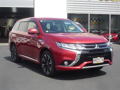 2015 Mitsubishi Outlander PHEV - Thumbnail